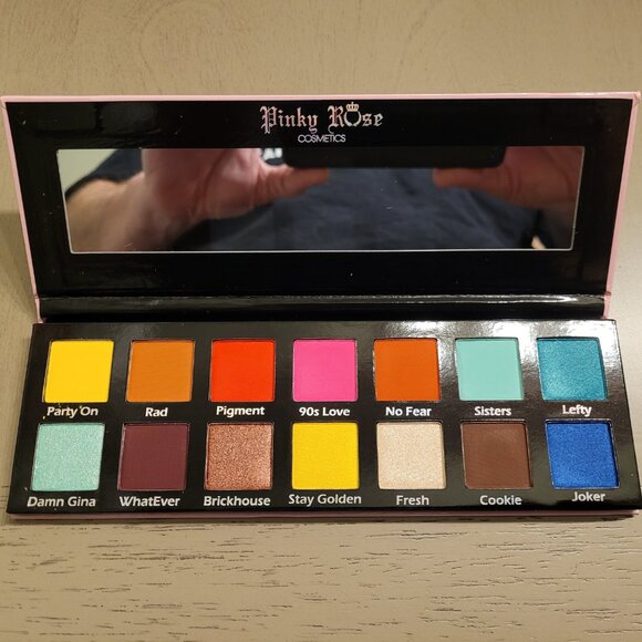 Pinky Rose Cosmetics Obsessed Eyeshadow Palette - Picture 3 of 3